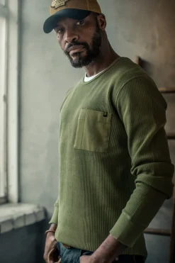 Men &SONS Tops>Glen Pocket Waffle Crew Surplus Green