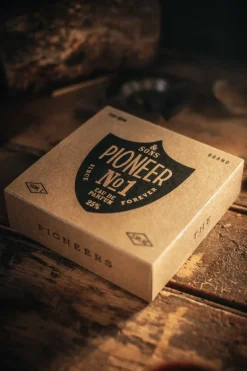 Men &SONS Essentials><noscript><img width=