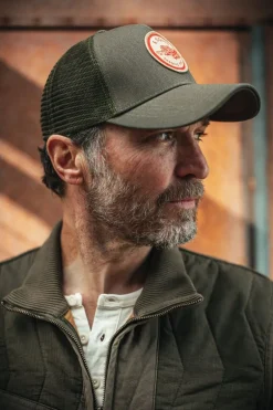 Men &SONS Headwear>Trucker Badge Cap Army Green